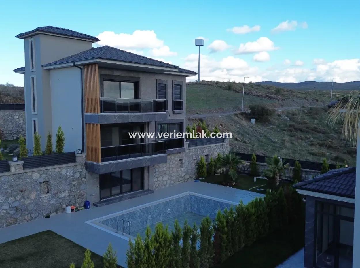 Seferihisar Bahçeşehir – Özel Yaşam Konseptli Lüks Villa