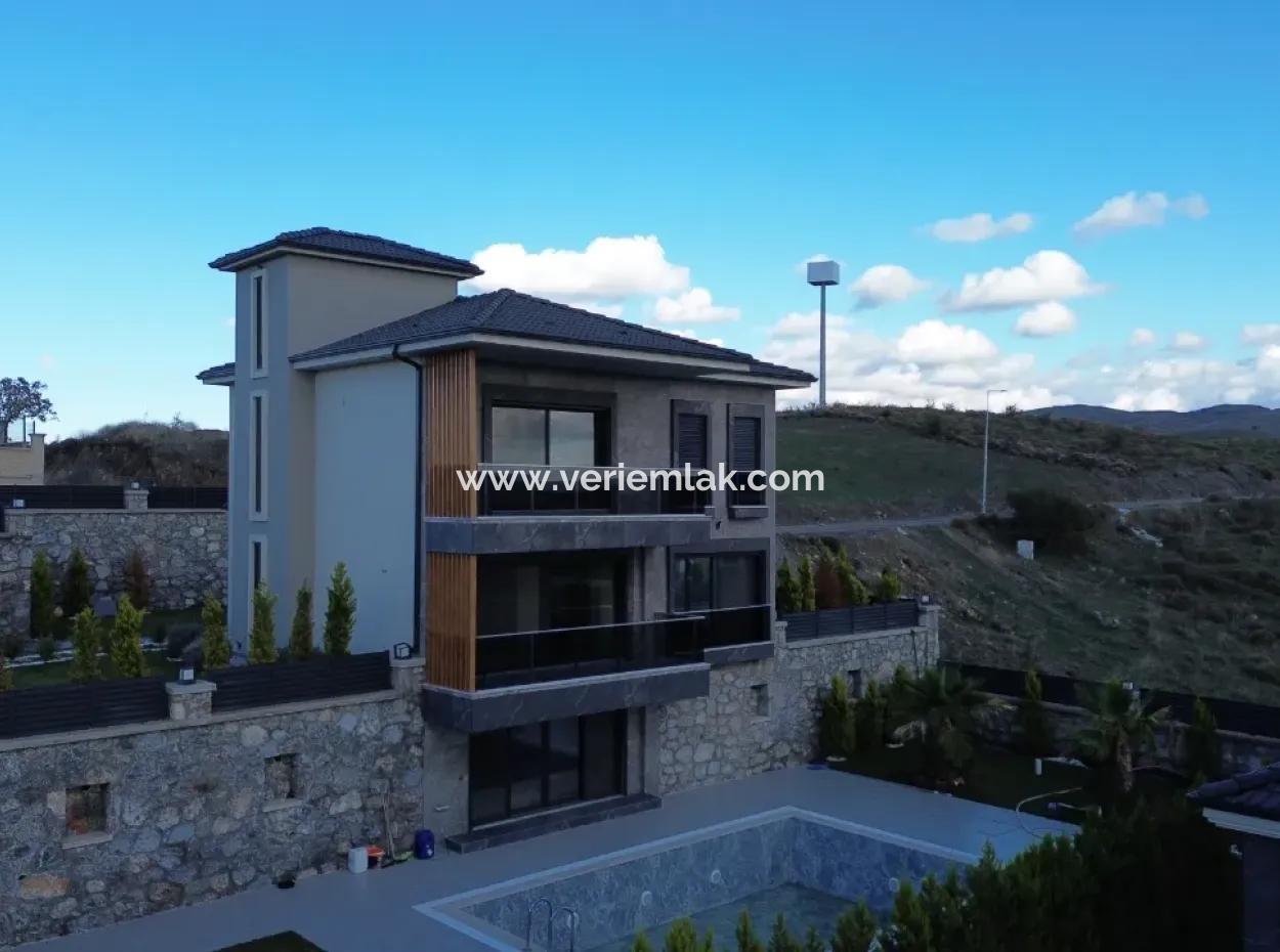 Seferihisar Bahçeşehir – Özel Yaşam Konseptli Lüks Villa