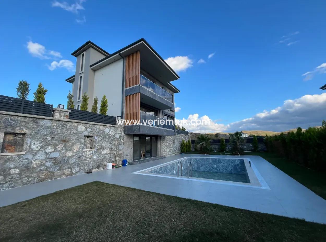 Seferihisar Bahçeşehir – Özel Yaşam Konseptli Lüks Villa