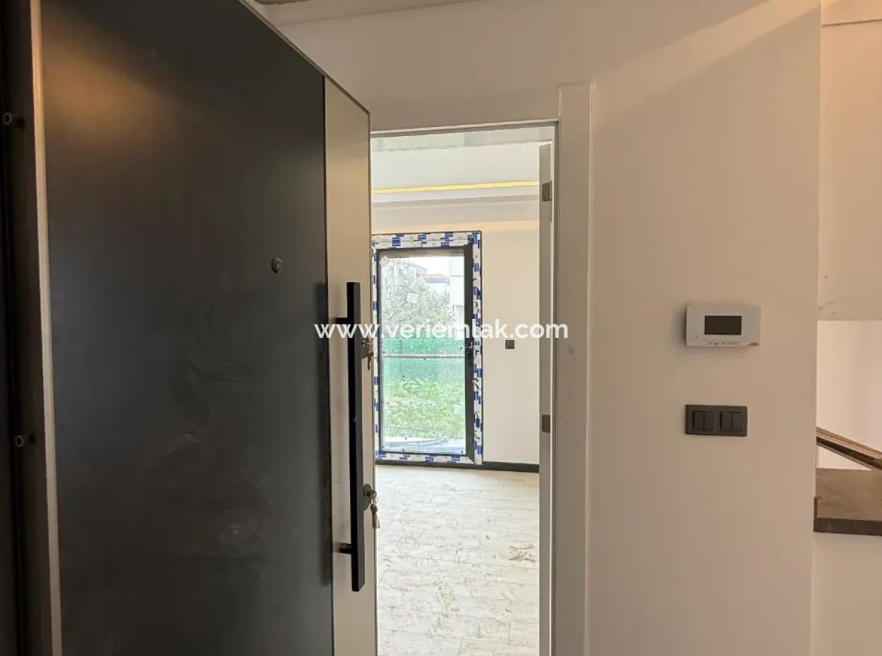 Seferihisar Camikebir – Gözsüzler Bölgesinde 1+1 Bahçe Kullanımlı Sıfır Satılık Daire