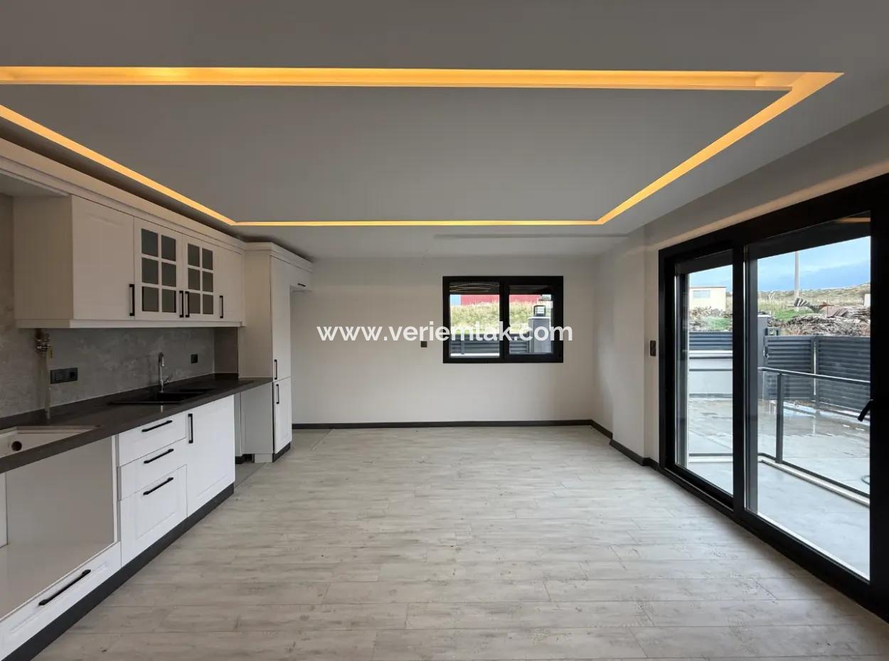 Seferihisar Camikebir – Gözsüzler Bölgesinde 2+1 Sıfır Satılık Daire