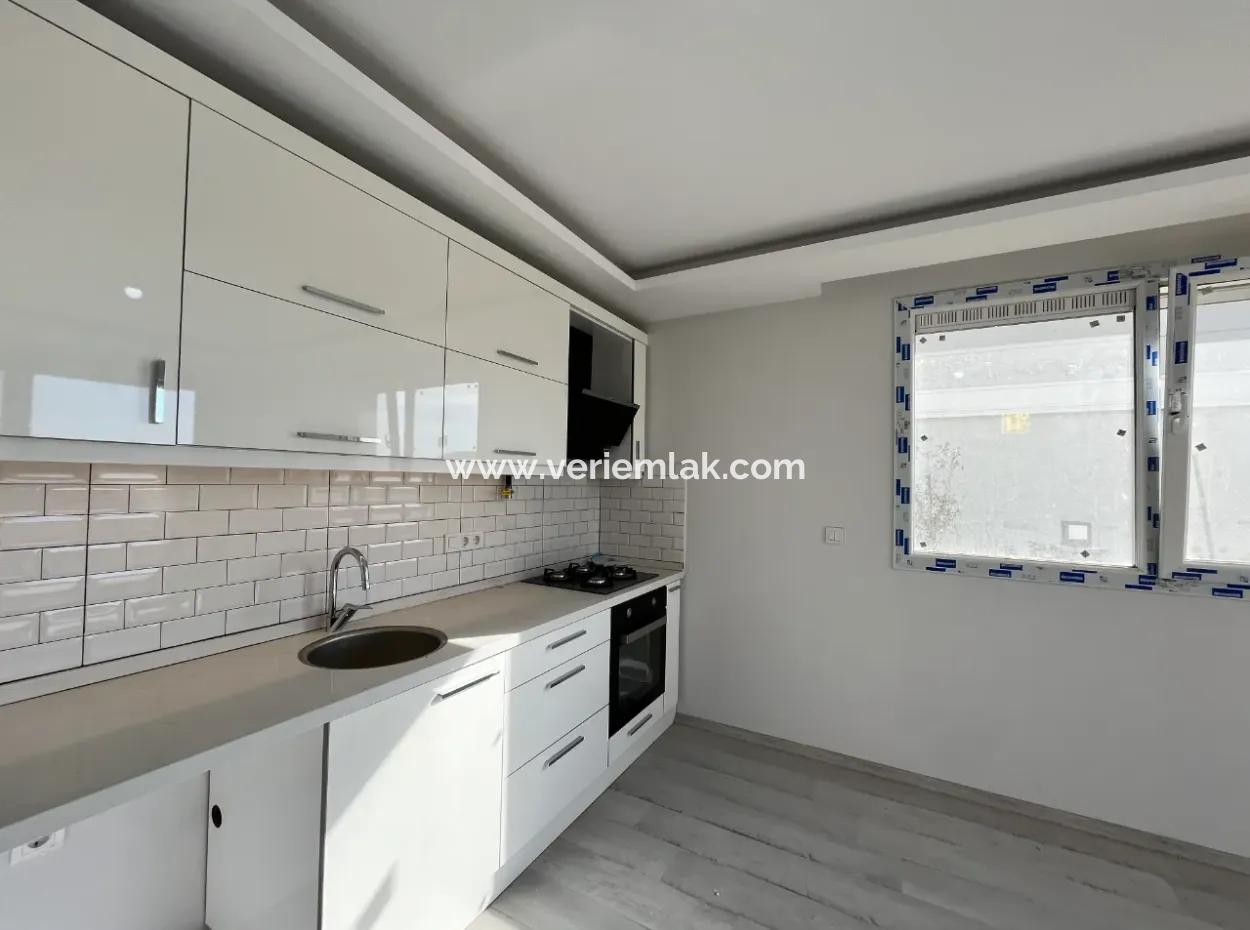 Seferihisar Gözsüzler Caddesi Üzerinde 2+1 Bahçe Kullanımlı Daire