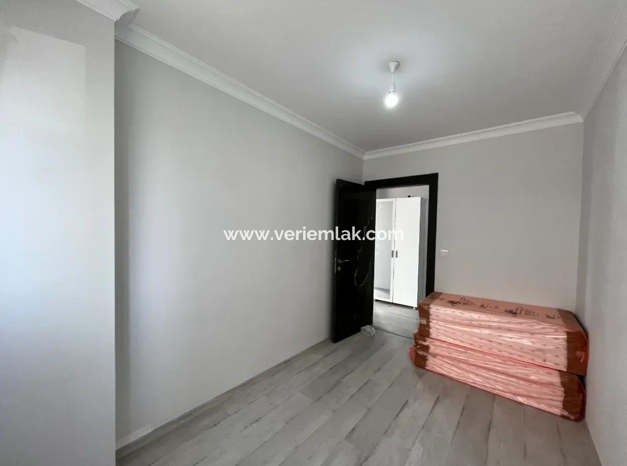 Seferihisar Gözsüzler Caddesi Üzerinde 2+1 Bahçe Kullanımlı Daire