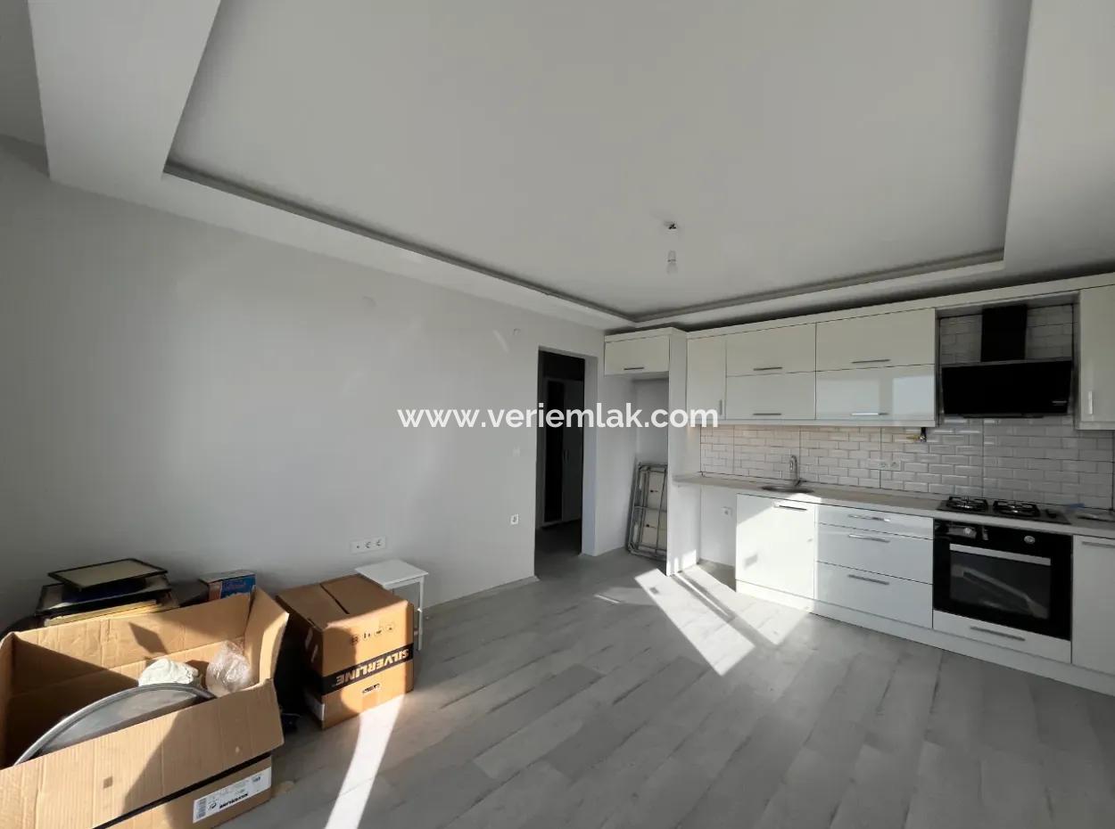 Seferihisar Gözsüzler Caddesi Üzerinde 2+1 Bahçe Kullanımlı Daire