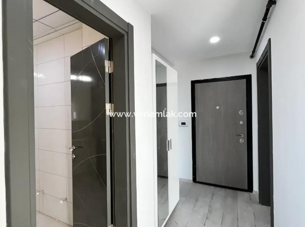 Seferihisar Gözsüzler Caddesi Üzerinde 2+1 Bahçe Kullanımlı Daire