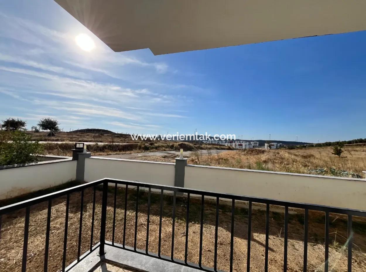 Seferihisar Gözsüzler Caddesi Üzerinde 2+1 Bahçe Kullanımlı Daire