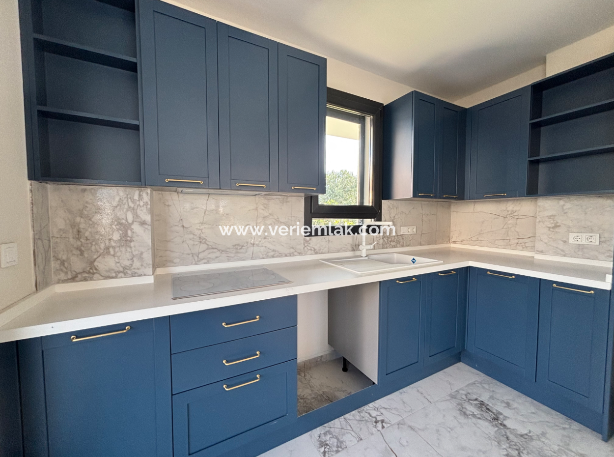 Sığacık’ta Havuzlu 3 Oda 1 Salon Satılık Müstakil Villa