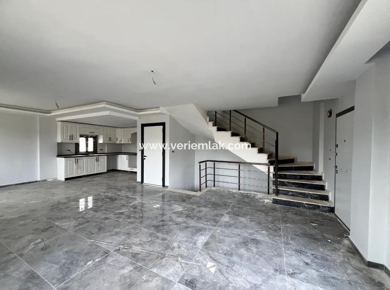 Seferihisar Gözsüzler’de Köşe Parsel 4+2 Lüks Villa!