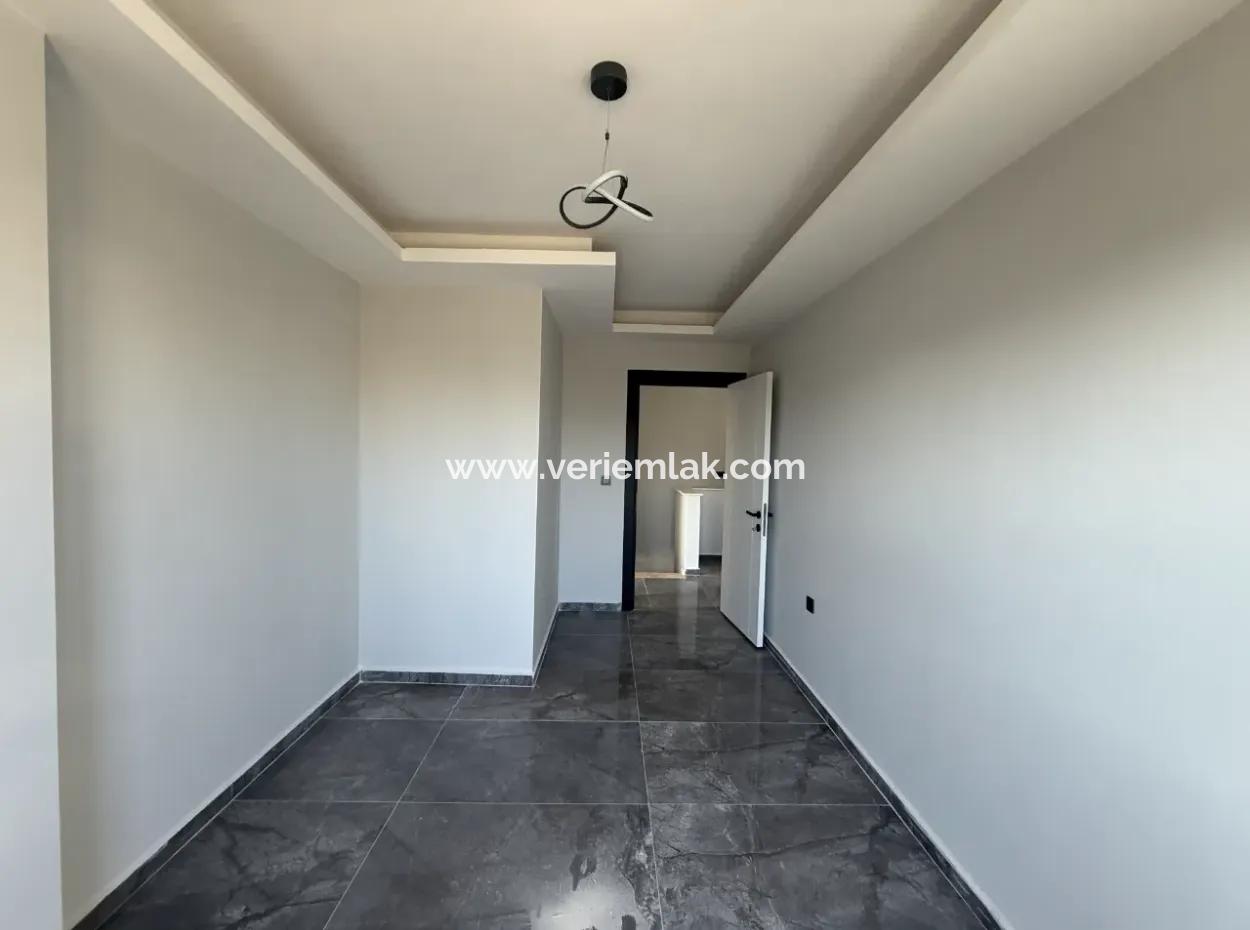 Seferihisar Gözsüzler’de Köşe Parsel 4+2 Lüks Villa!