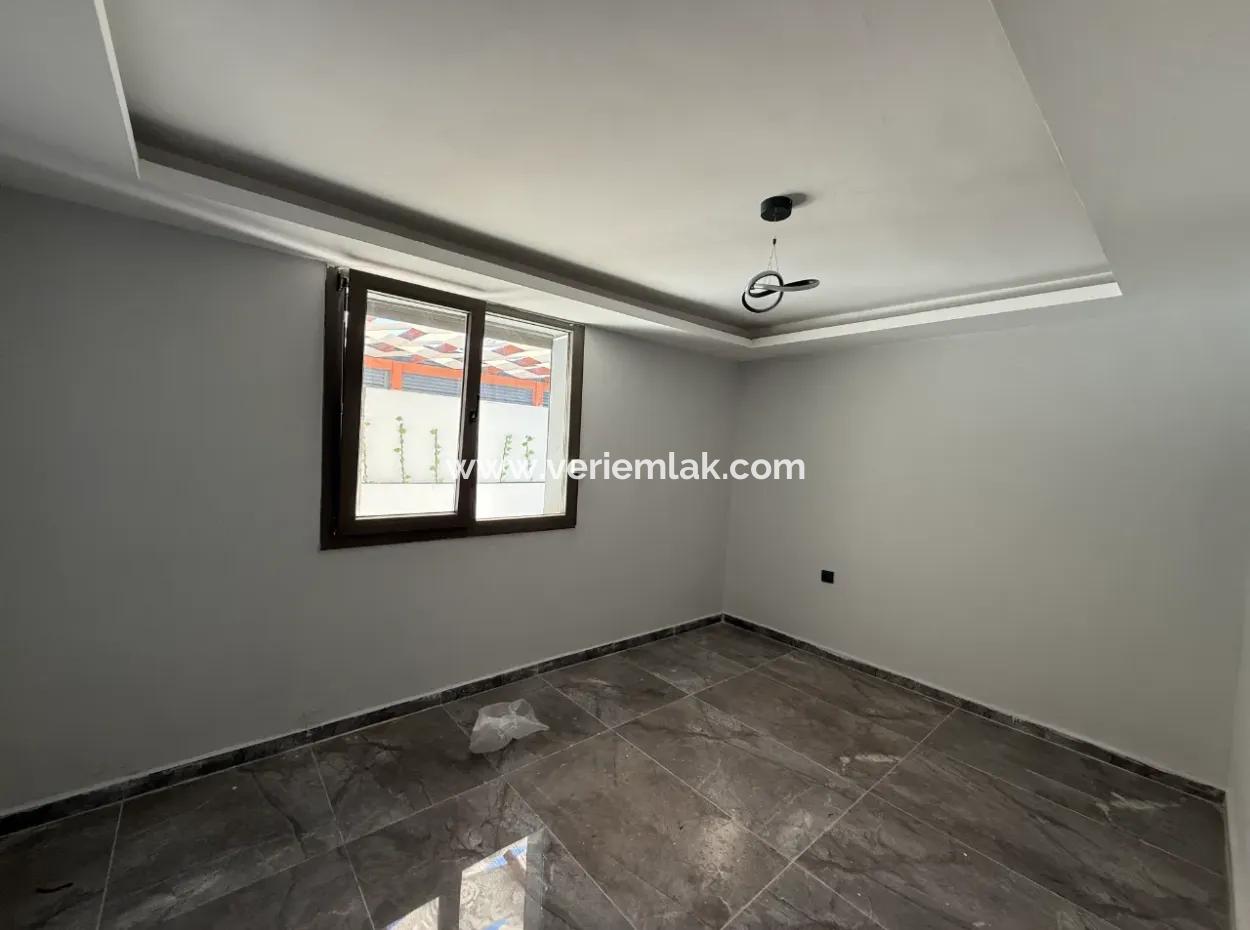 Seferihisar Gözsüzler’de Köşe Parsel 4+2 Lüks Villa!