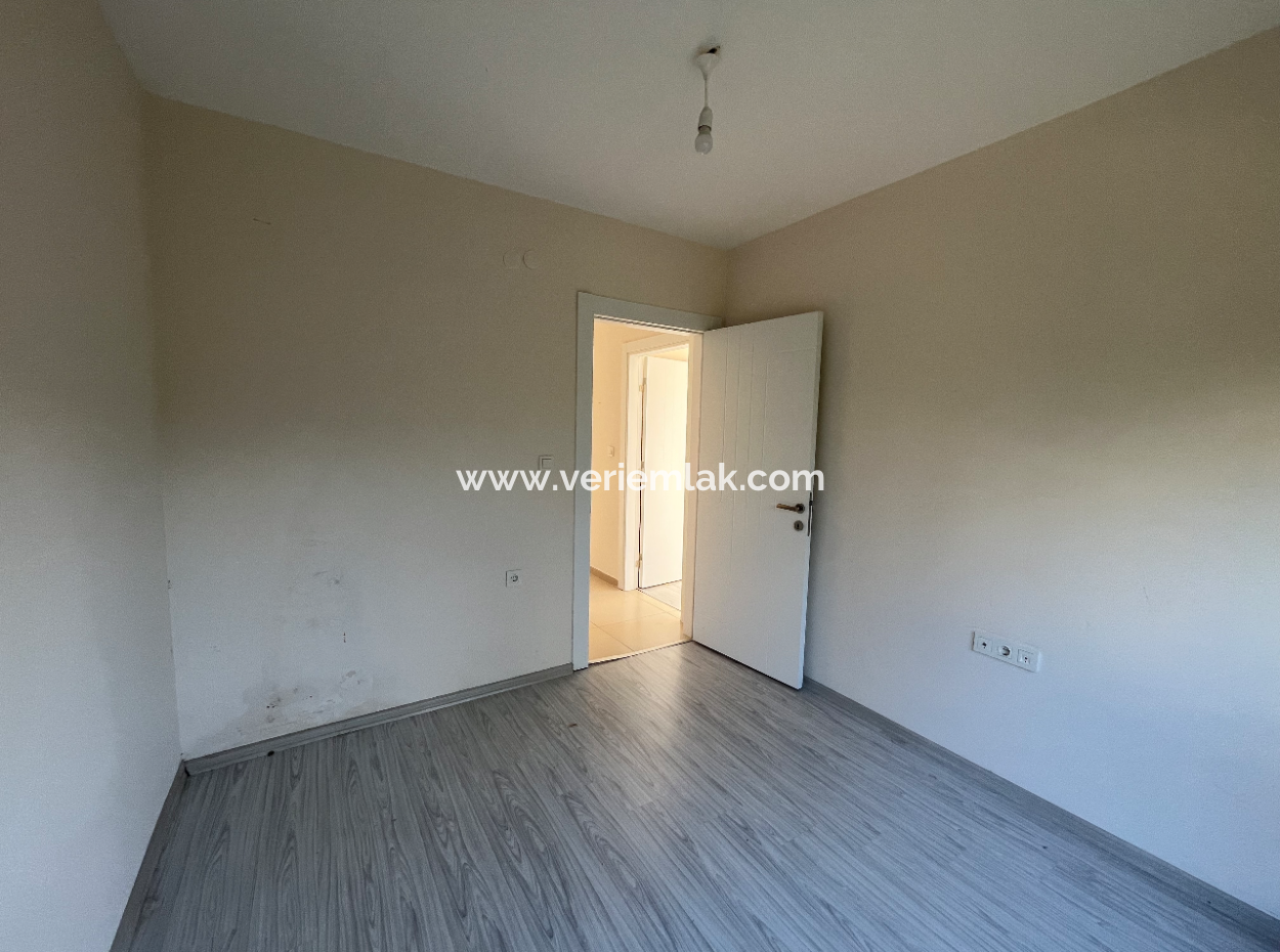 Seferihisar Camikebir – Gözsüzler Caddesinde Havuzlu Sitede Lüks Daire