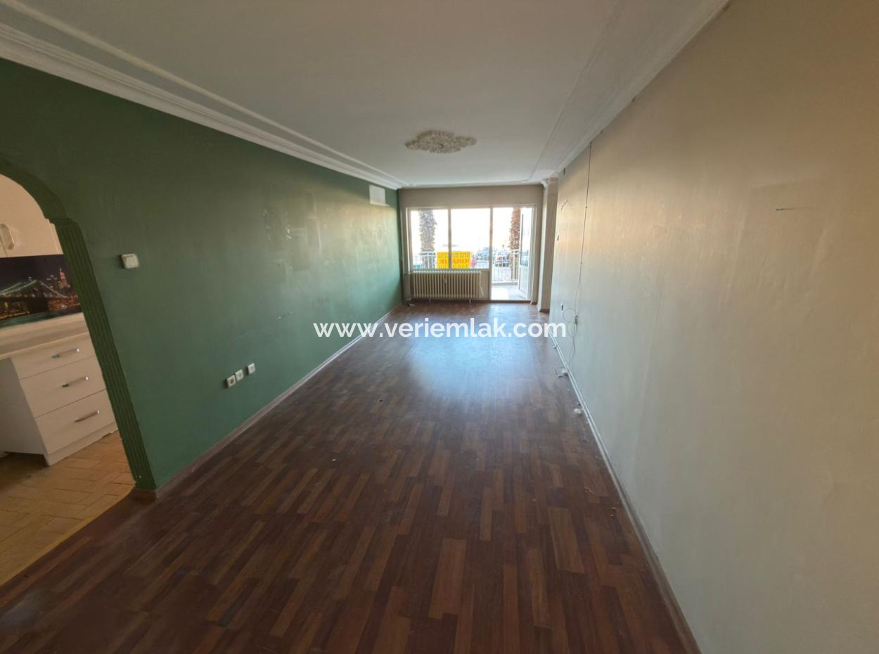 Küçükyalı'da 3+1 Geniş Balkonlu Ara Kat Yalı Dairesi