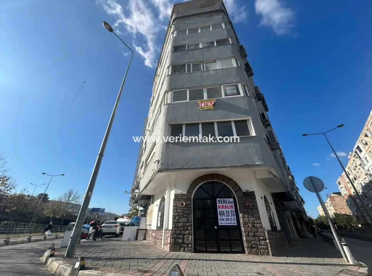 Gazi Hastanesi Yakınında Köşe Başı, 3 Cepheli, Masrafsız Dükkan