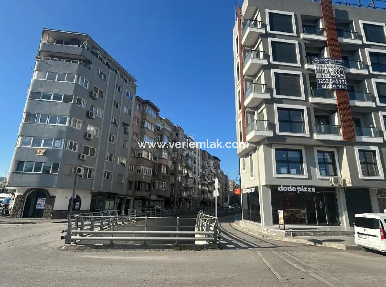 Gazi Hastanesi Yakınında Köşe Başı, 3 Cepheli, Masrafsız Dükkan