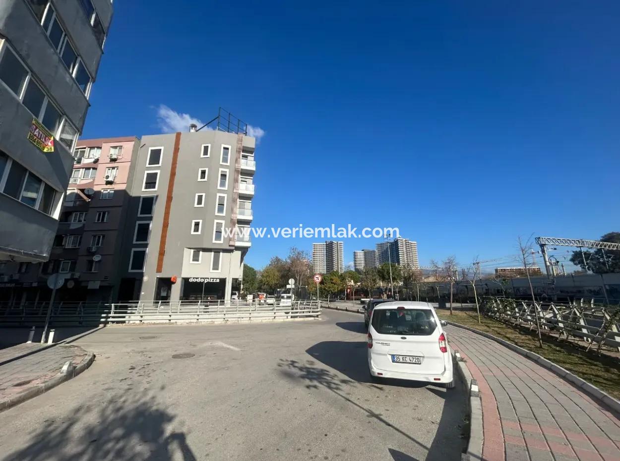 Gazi Hastanesi Yakınında Köşe Başı, 3 Cepheli, Masrafsız Dükkan