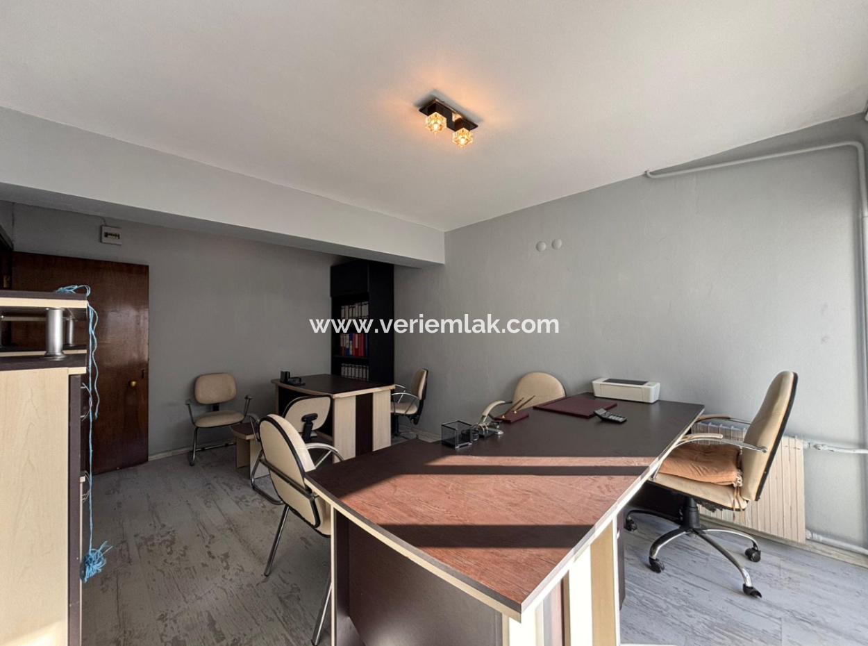 Konak  Pasaport Gazi Bulvarı Yakını Wc’li Eşyalı İş Yeri!