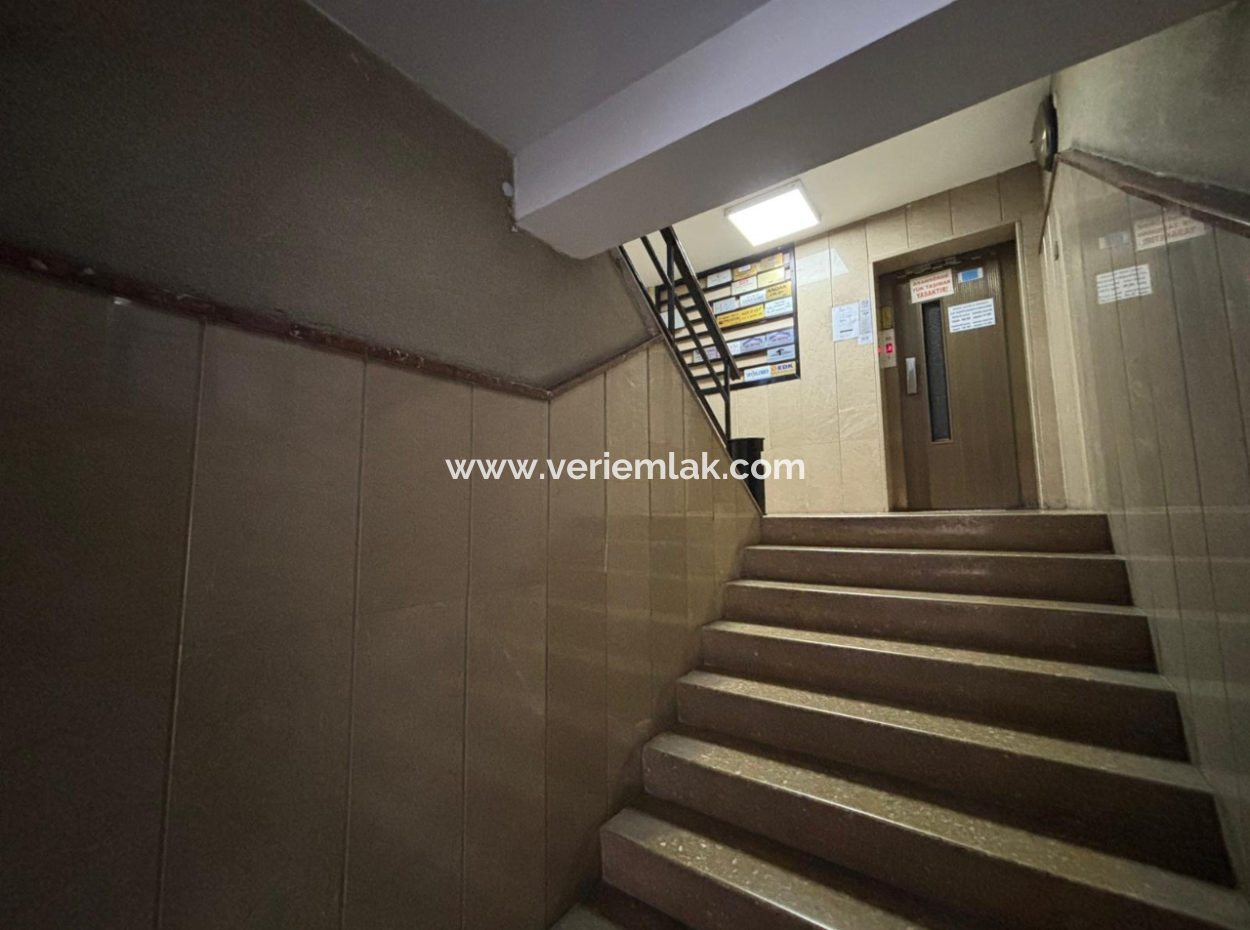 Konak  Pasaport Gazi Bulvarı Yakını Wc’li Eşyalı İş Yeri!