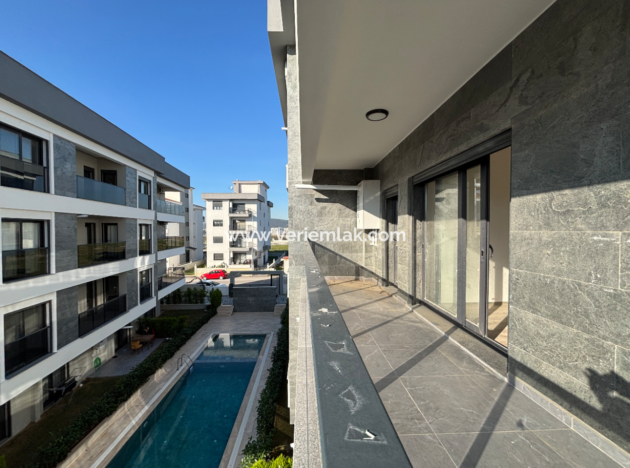 Seferihisar Camikebir’de Site İçinde Satılık 2+1 Daire