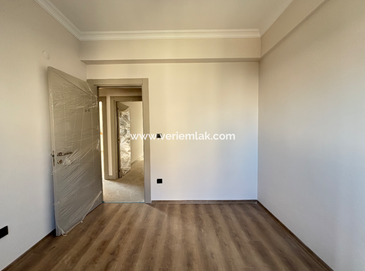 Seferihisar Camikebir’de Site İçinde Satılık 2+1 Daire