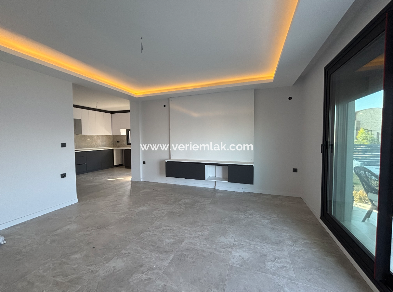 Seferihisar Akarca’da Lebiderya Müstakil Satılık Villa