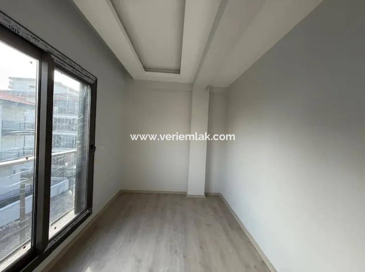 Seferihisar Camikebir'de Yatırım İçin Modern 2+1 Daire