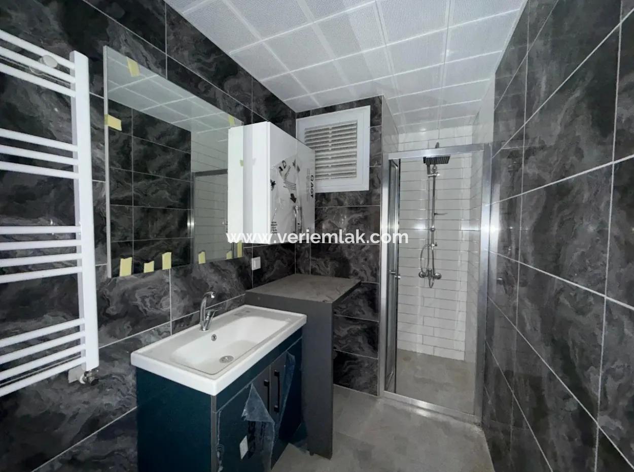 Seferihisar Çolakibrahim Bey'de Site İçinde Satılık 1+1 Daire