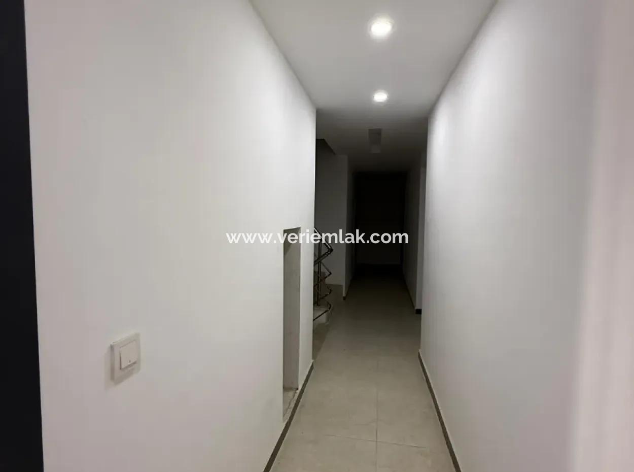 Seferihisar Çolakibrahim Bey'de Site İçinde Satılık 1+1 Daire