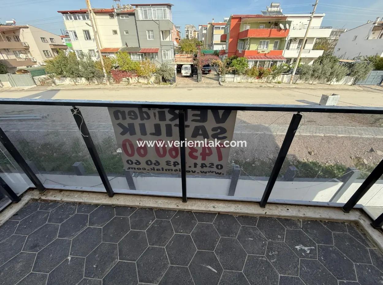 Seferihisar Çolakibrahim Bey'de Site İçinde Satılık 1+1 Daire