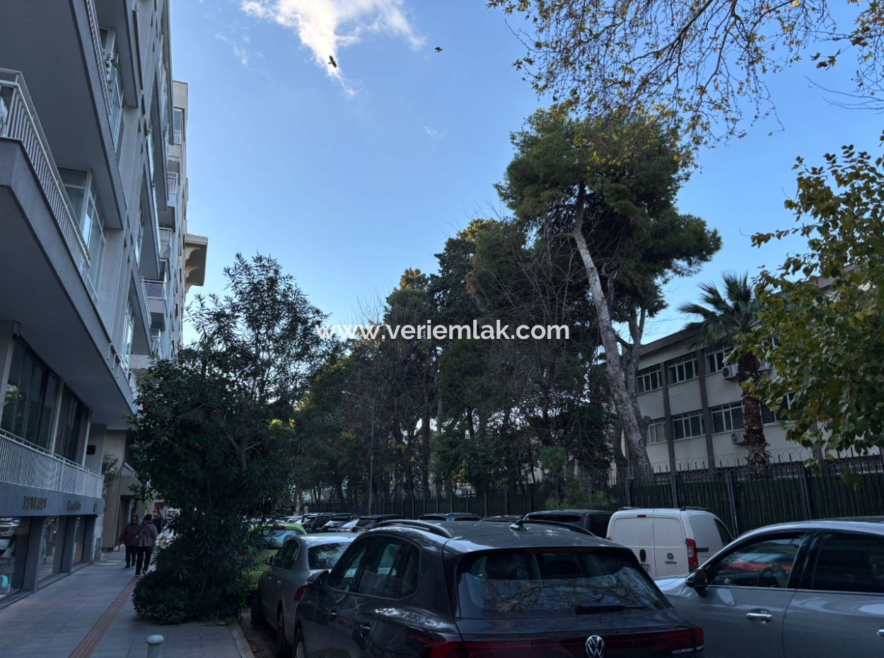 Alsancak Libasın Sokağında 3+1 Köşe 5.Kat Masrasız Satılık Daire!