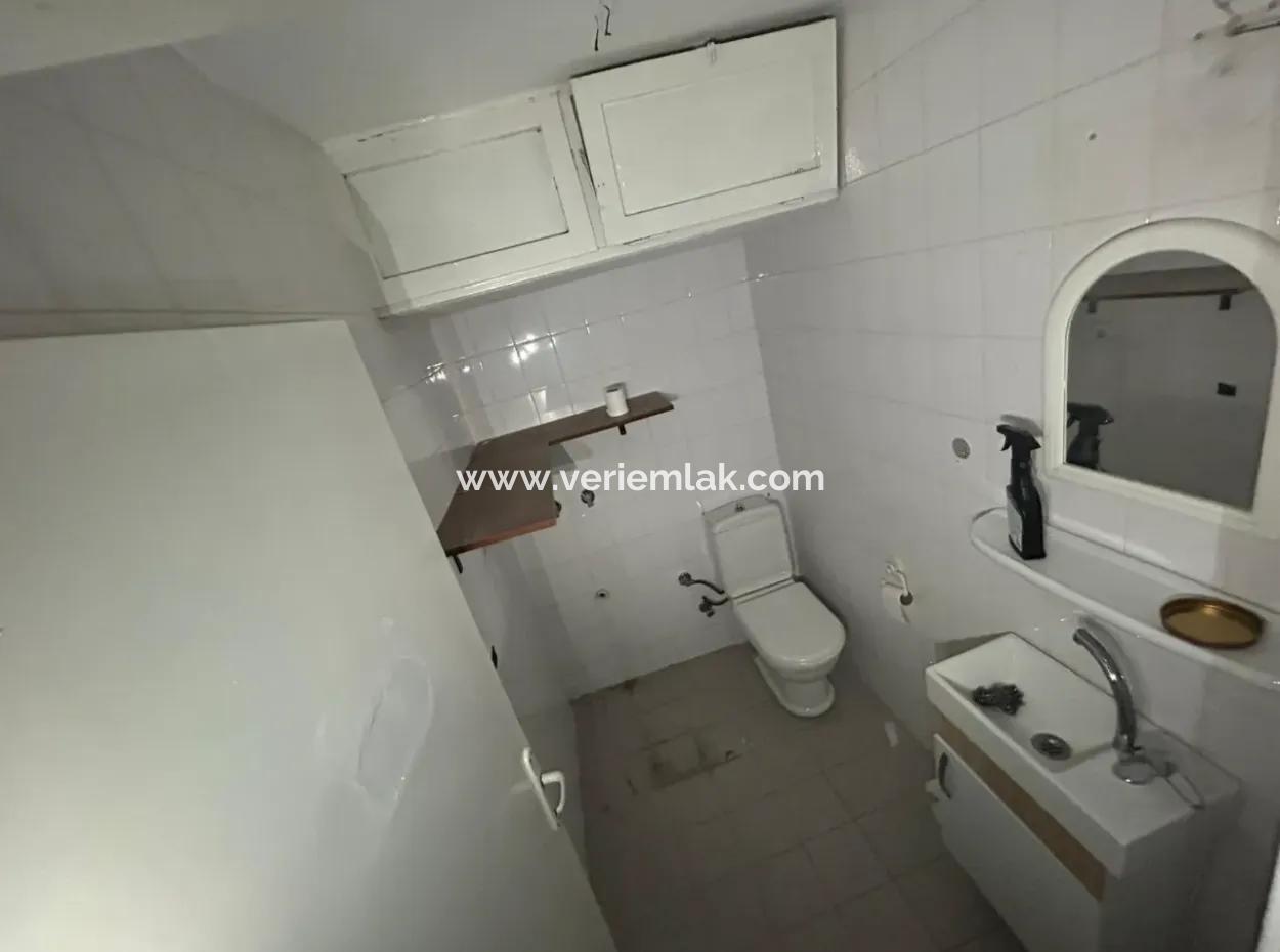 Alsancak’ta Bahçeli Ve Kapalı Otoparklı Merkezi Konumda Şık 2+1 Kiralık Daire