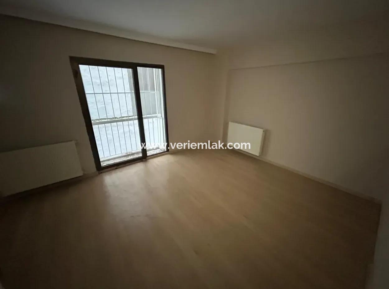 Alsancak’ta Bahçeli Ve Kapalı Otoparklı Merkezi Konumda Şık 2+1 Kiralık Daire