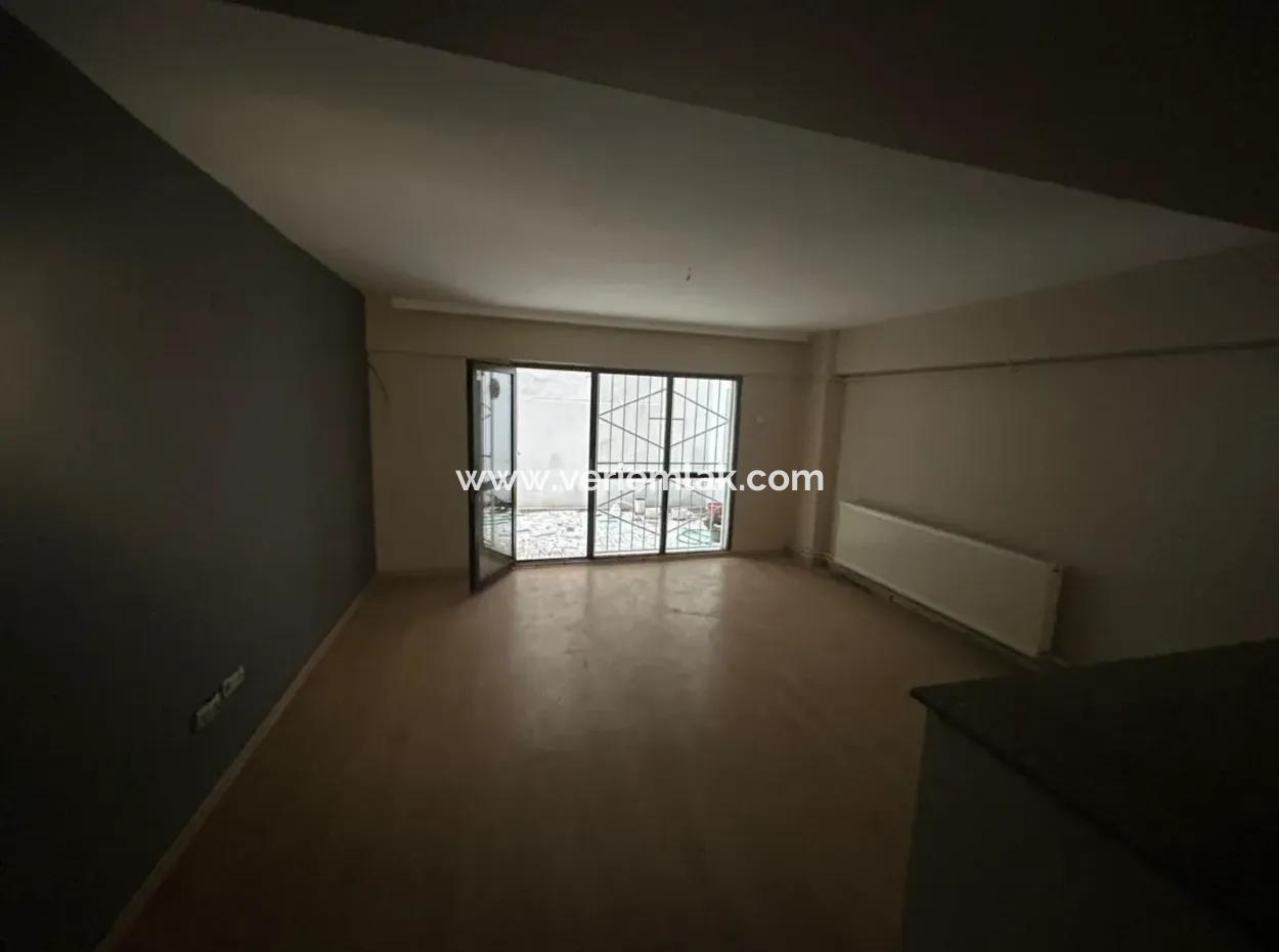 Alsancak’ta Bahçeli Ve Kapalı Otoparklı Merkezi Konumda Şık 2+1 Kiralık Daire