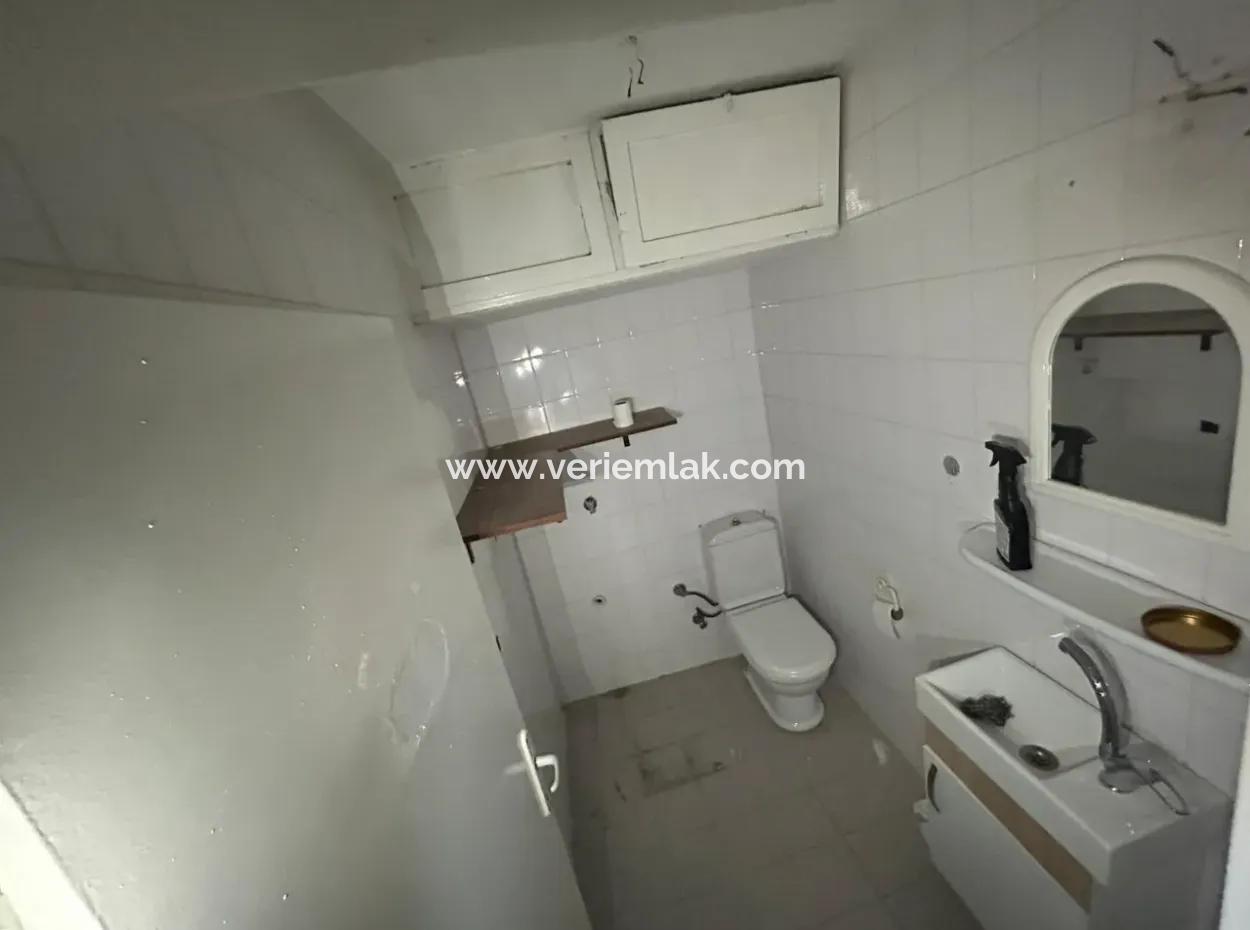 Alsancak’ta Bahçeli Ve Kapalı Otoparklı Merkezi Konumda Şık 2+1 Kiralık Daire