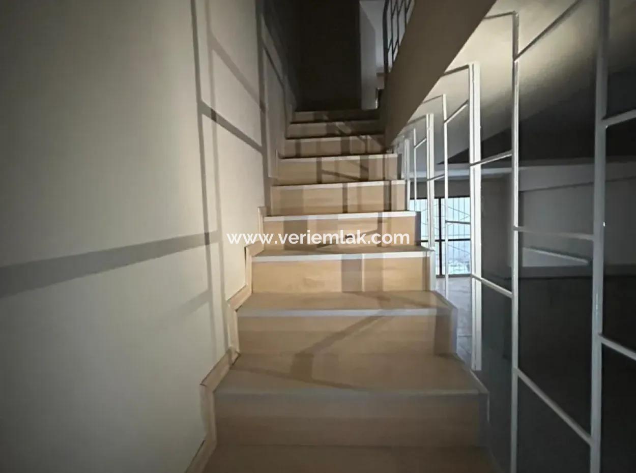 Alsancak’ta Bahçeli Ve Kapalı Otoparklı Merkezi Konumda Şık 2+1 Kiralık Daire