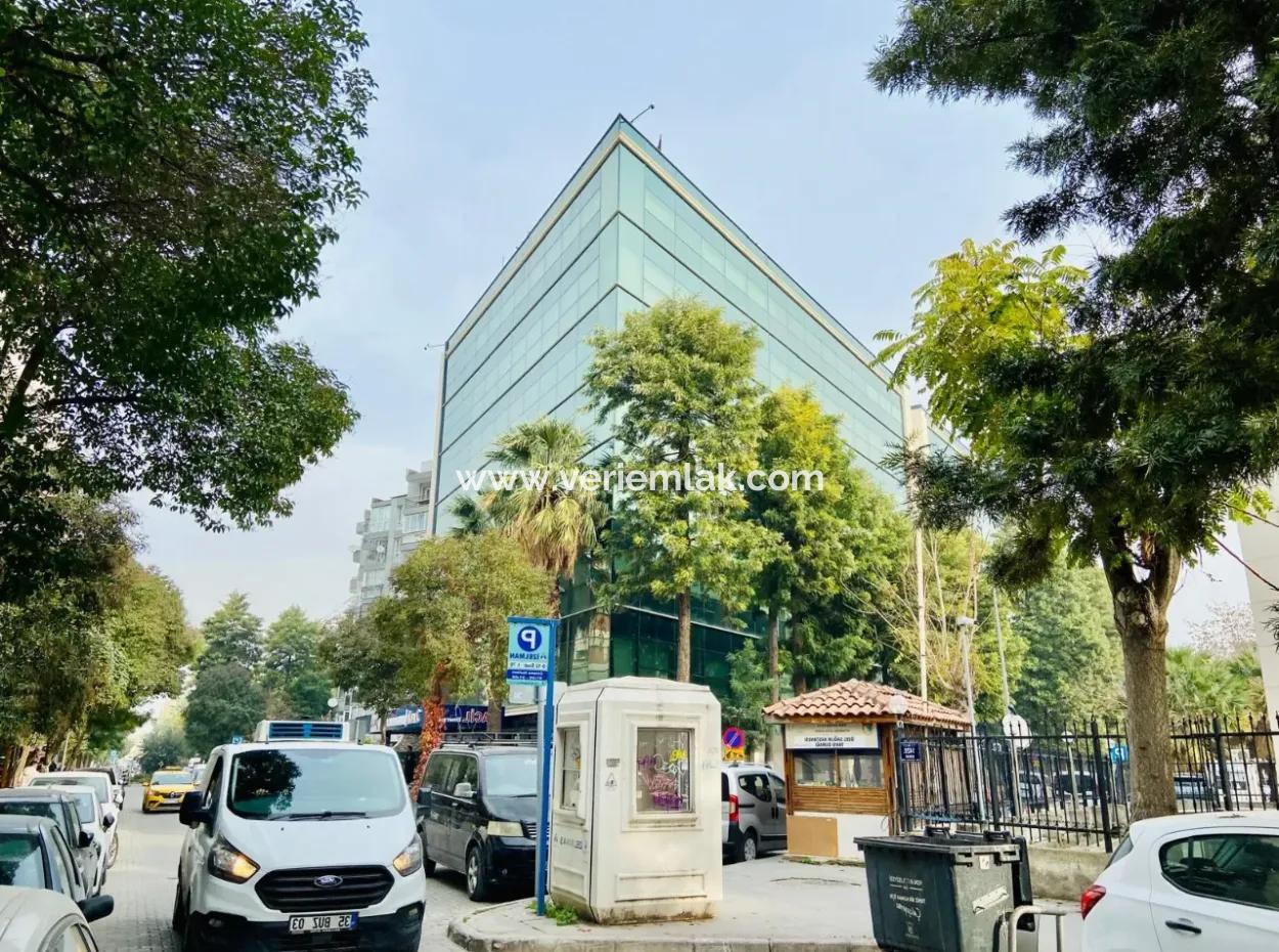 Alsancak’ta Bahçeli Ve Kapalı Otoparklı Merkezi Konumda Şık 2+1 Kiralık Daire