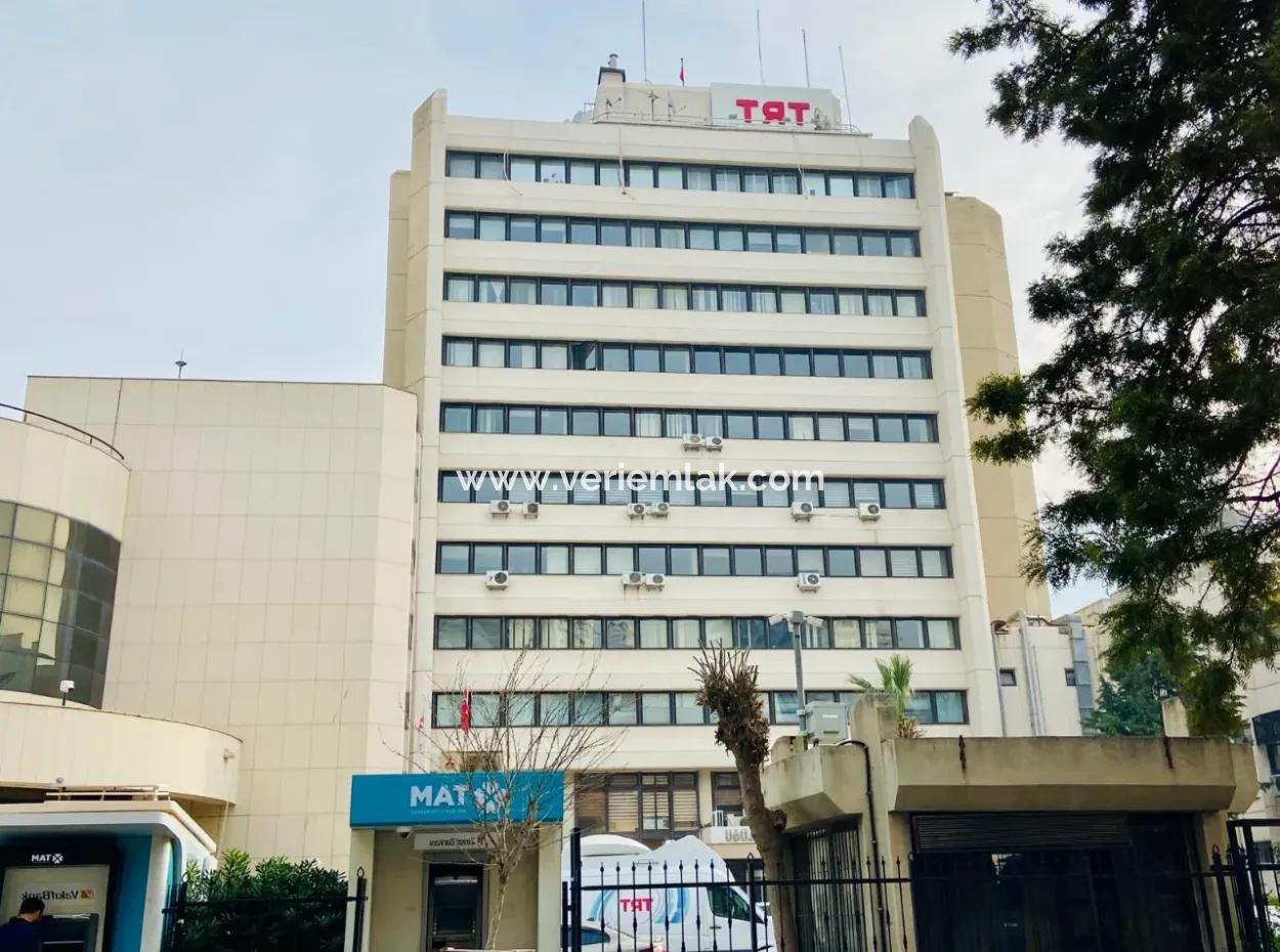 Alsancak’ta Bahçeli Ve Kapalı Otoparklı Merkezi Konumda Şık 2+1 Kiralık Daire