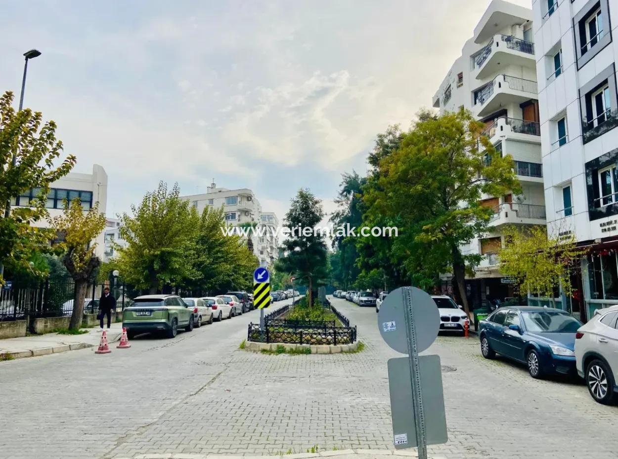 Alsancak’ta Bahçeli Ve Kapalı Otoparklı Merkezi Konumda Şık 2+1 Kiralık Daire