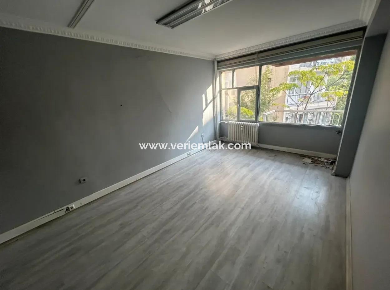 Alsancak Devlet Hastanesi Karşısı  Işyerine Uygun 160 M² 5+1 Kiralık Ofis