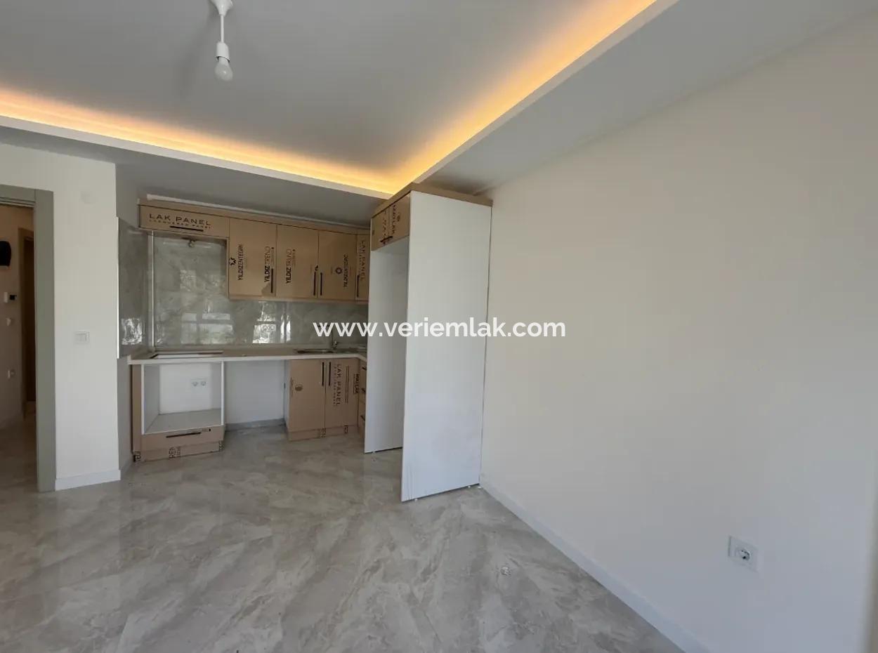 Camikebir’de Merkezde Kış Bahçeli 1+1