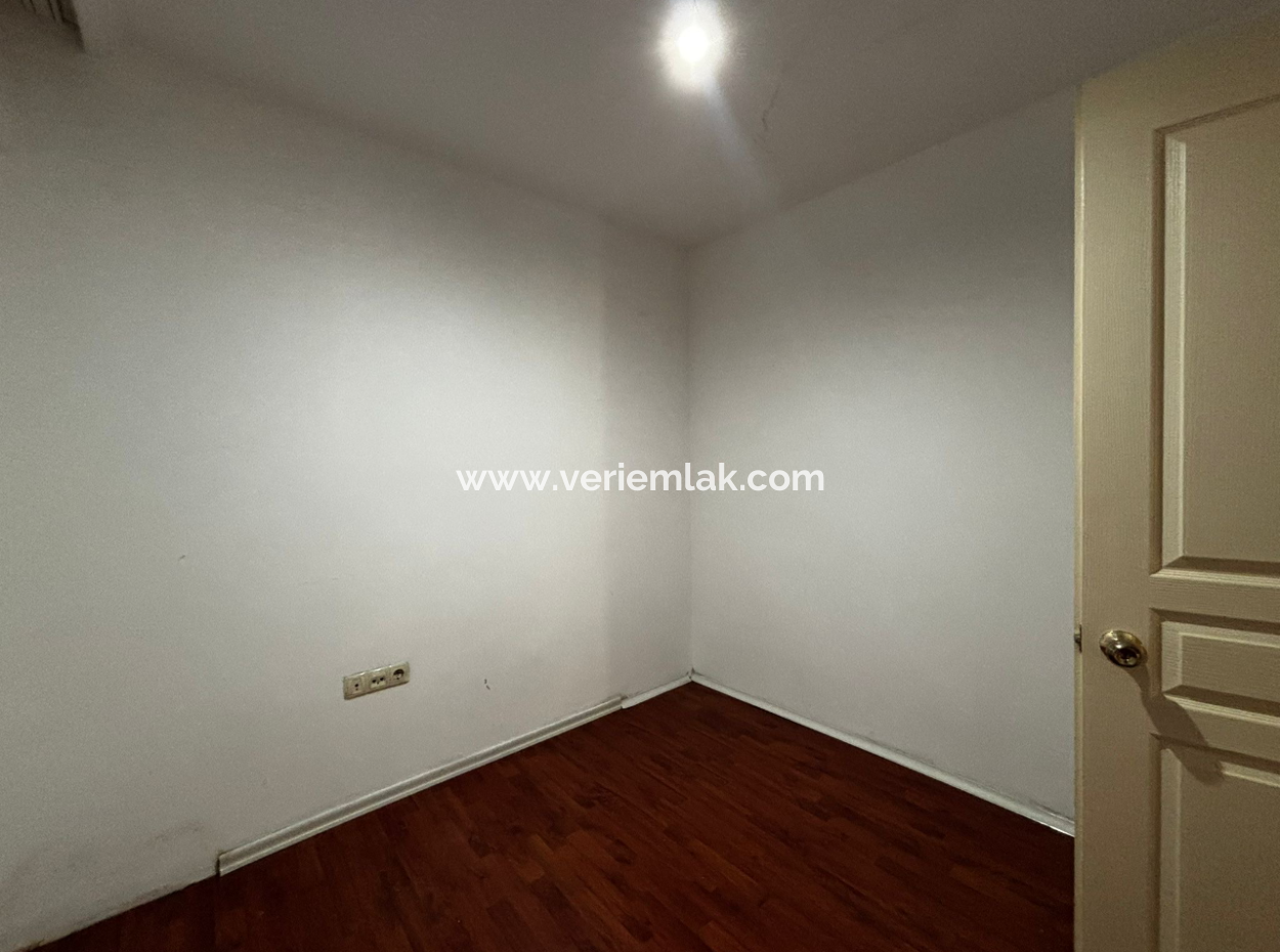 Alsancak Libasın Sokağında 3+1 Köşe 5.Kat Masrafsız Satılık Daire!