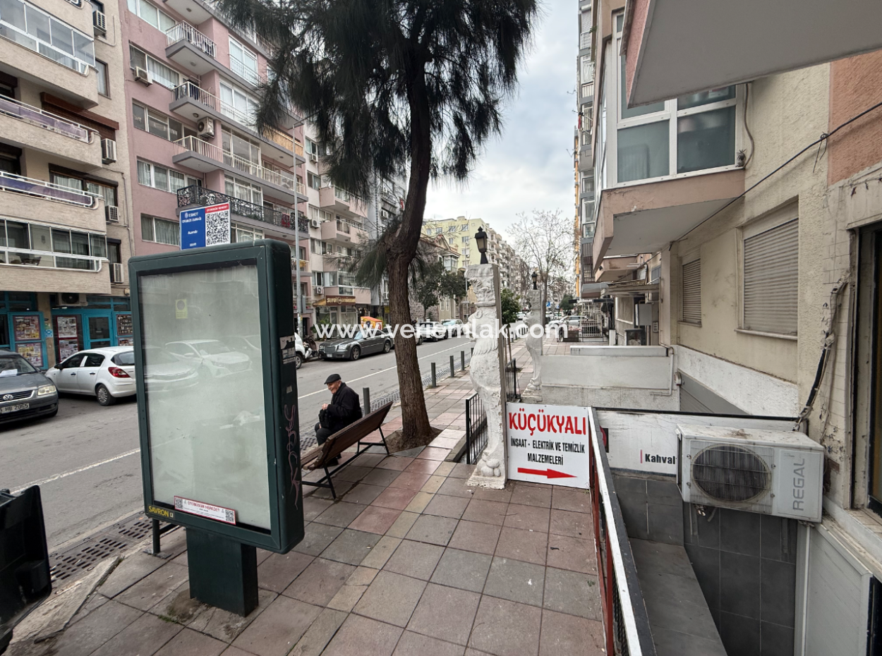 Tarihi Asansör Karşısı Mithatpaşa Caddesi Üzeri 55 M2 Kupon Dükkan