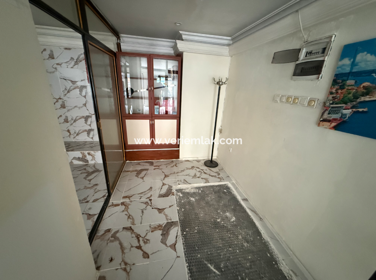 Tarihi Asansör Karşısı Mithatpaşa Caddesi Üzeri 55 M2 Kupon Dükkan