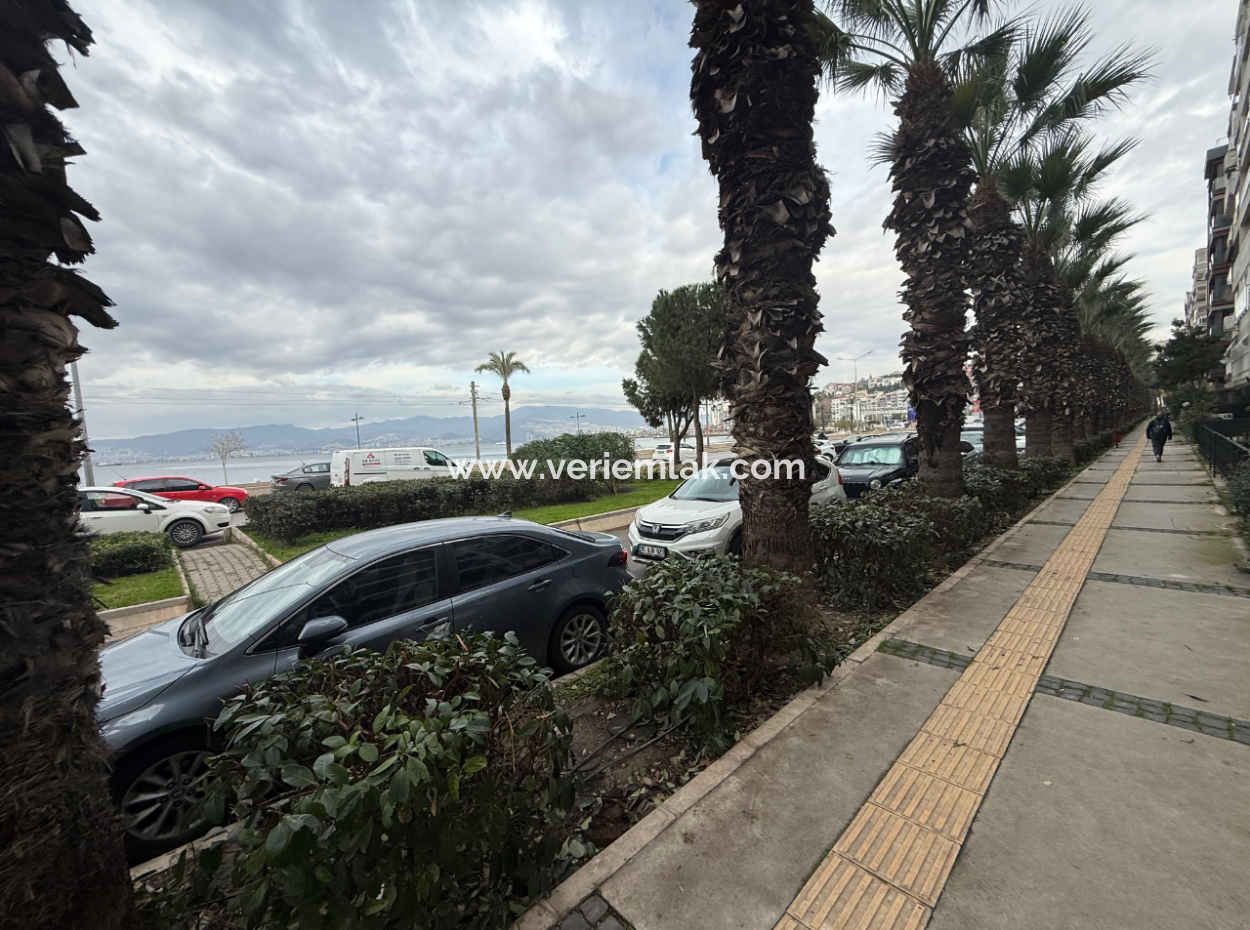 Tarihi Asansör Karşısı Mithatpaşa Caddesi Üzeri 55 M2 Kupon Dükkan