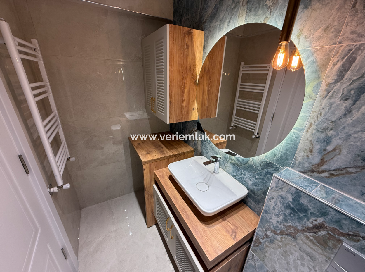 Balçova Ata Caddesi Girişi Full Tadilatlı Asansörlü Ferah Daire