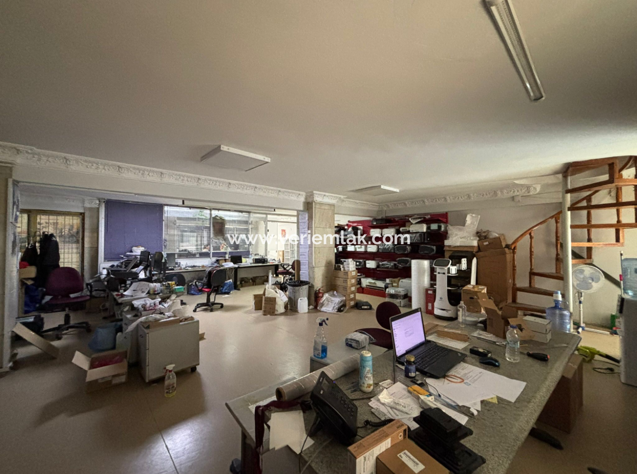 Basmanede 4 Ofis 1 Dükkan 8 Depo 1000M2 Satılık İş Yeri!