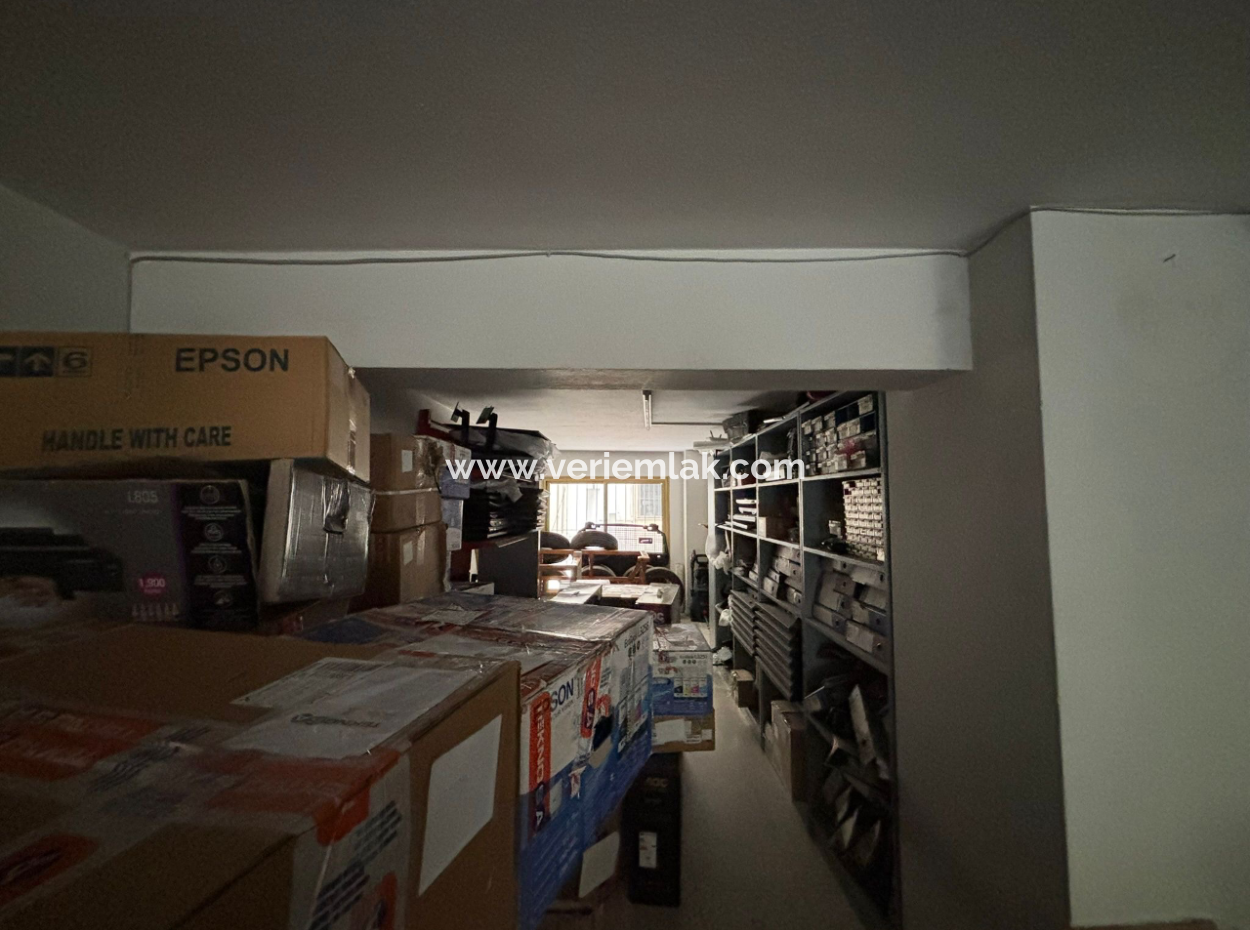 Basmanede 4 Ofis 1 Dükkan 8 Depo 1000M2 Satılık İş Yeri!