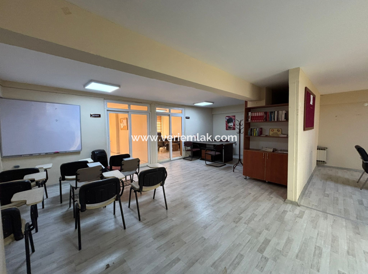 Basmanede 4 Ofis 1 Dükkan 8 Depo 1000M2 Satılık İş Yeri!