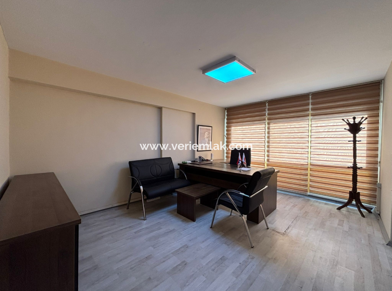 Basmanede 4 Ofis 1 Dükkan 8 Depo 1000M2 Satılık İş Yeri!