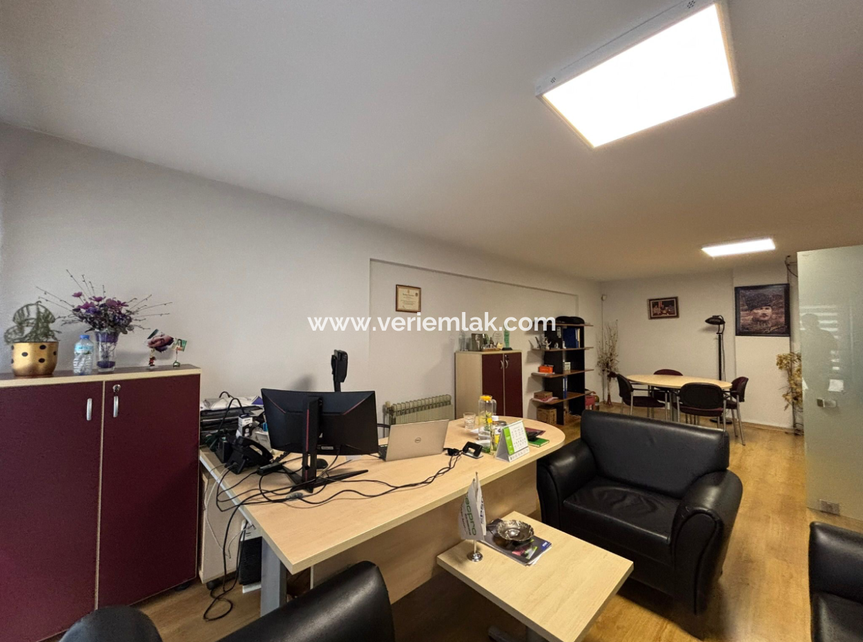 Basmanede 4 Ofis 1 Dükkan 8 Depo 1000M2 Satılık İş Yeri!