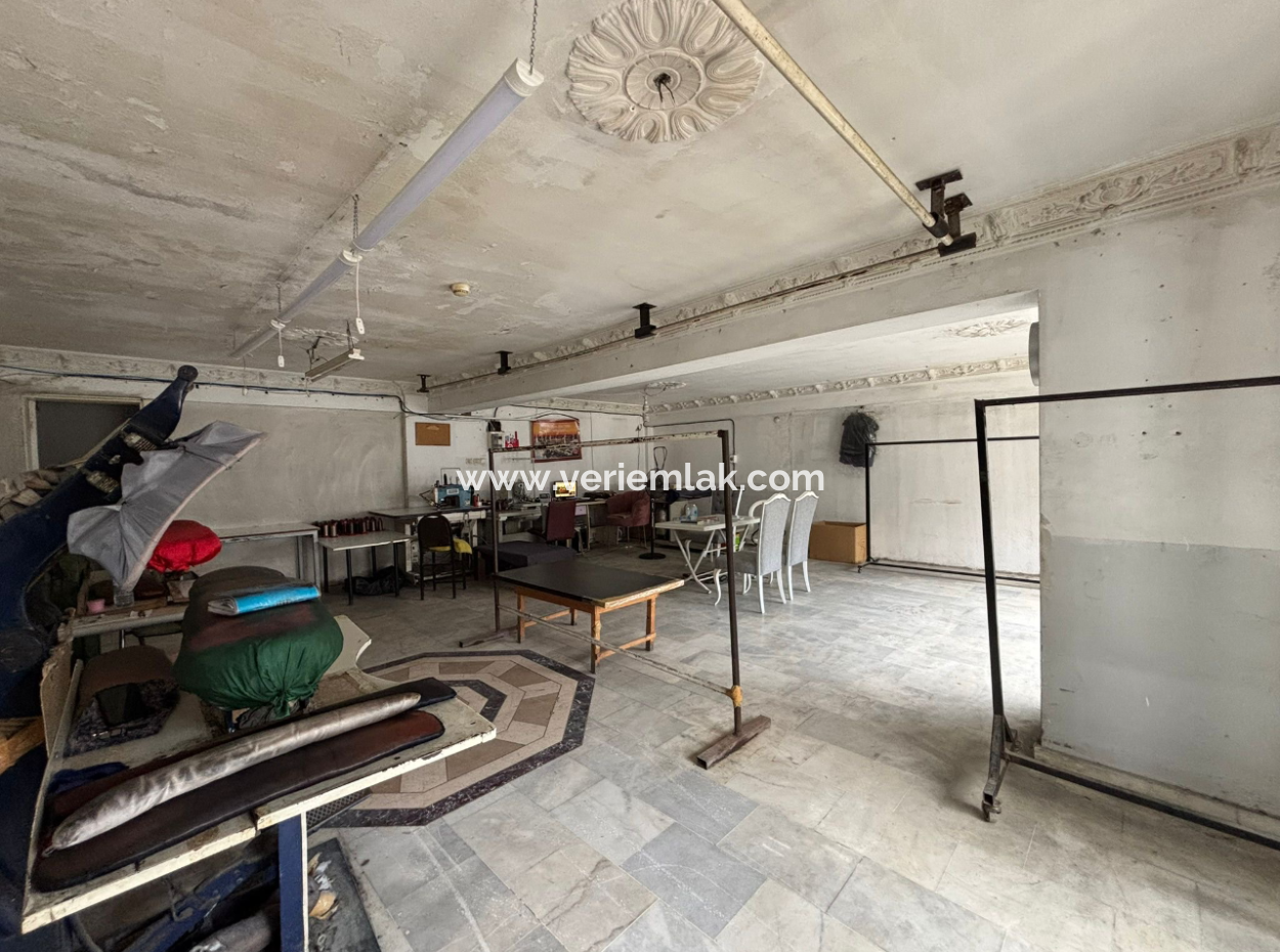 Basmanede 4 Ofis 1 Dükkan 8 Depo 1000M2 Satılık İş Yeri!